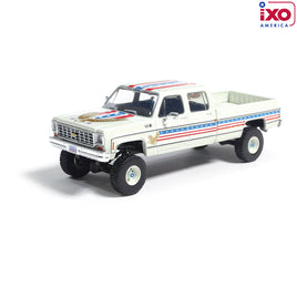 IXO 1/64 1976 Chevrolet Custom Deluxe K30 Fleetwood Crew Cab